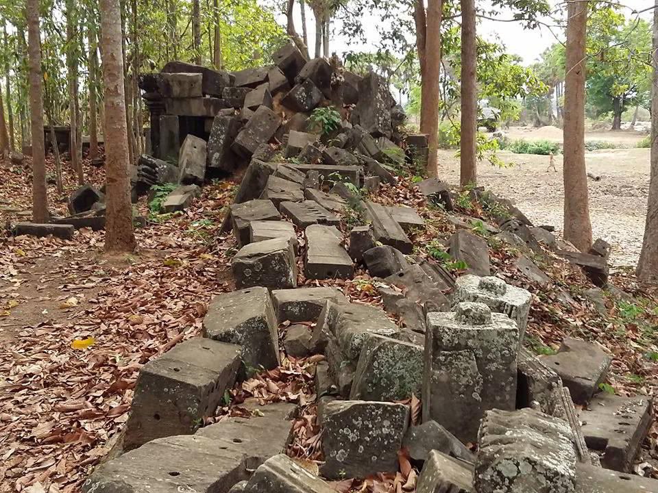 ប្រាសាទបន្ទាយស្រីដំដែក - ប្រាសាទខ្មែរ ប្រាសាទបន្ទាយស្រីដំដែក - ប្រាសាទខ្មែរ