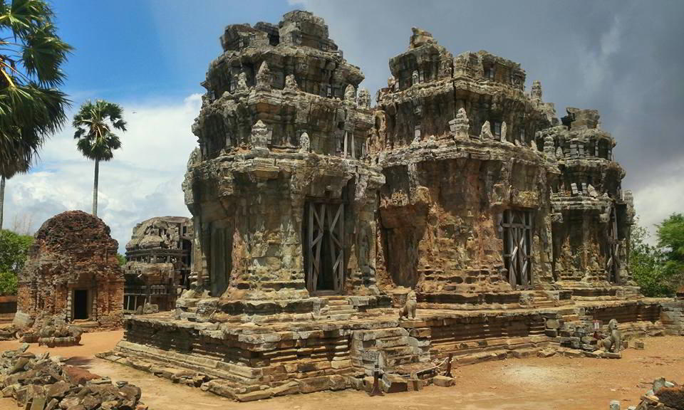 ប្រាសាទភ្នំក្រោម - ប្រាសាទខ្មែរ